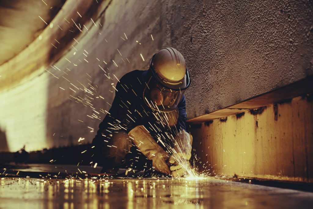 14 Pros and Cons of Being a Welder