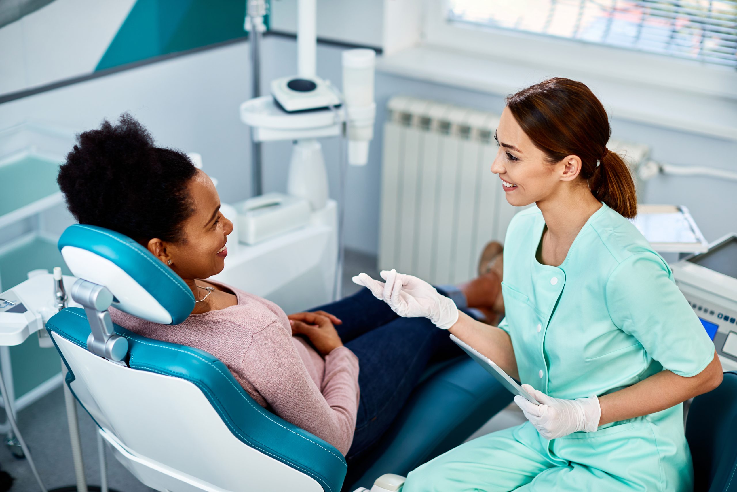14 Pros and Cons of Being a Dental Assistant Only Trade Schools